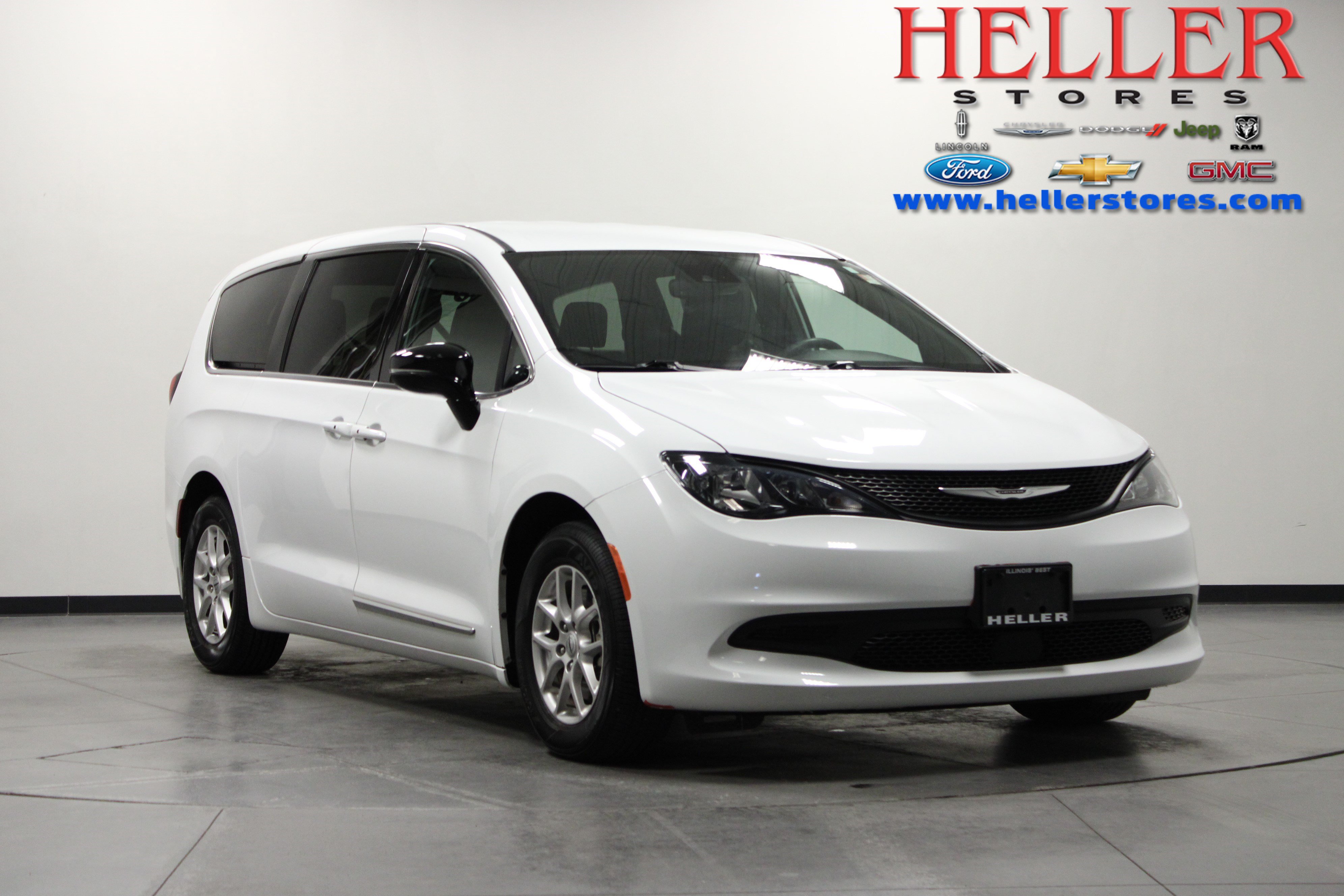 Used 2025 Chrysler Voyager LX FWD image 1