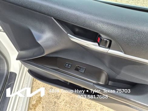Used 2022 Toyota Camry SE w/ Convenience Package FWD image 14