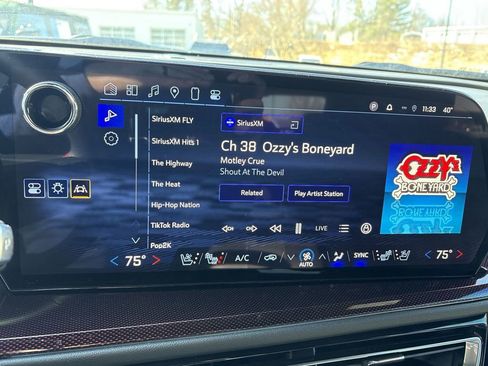 Certified 2024 Chevrolet Traverse RS image 16