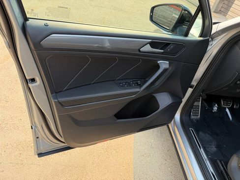 Certified 2023 Volkswagen Tiguan SE R-Line AWD/4WD image 9