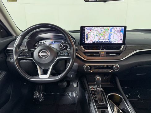 Used 2024 Nissan Altima 2.5 SV w/ SV Premium Package image 16