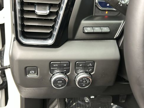 Used 2025 GMC Sierra 1500 Denali Ultimate image 31