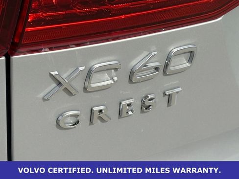 Certified 2025 Volvo XC60 B5 Core image 9