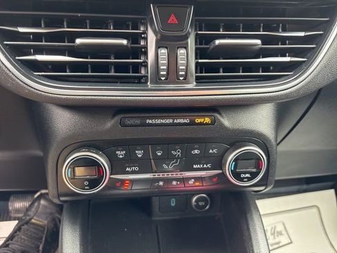 Used 2020 Ford Escape Titanium image 22