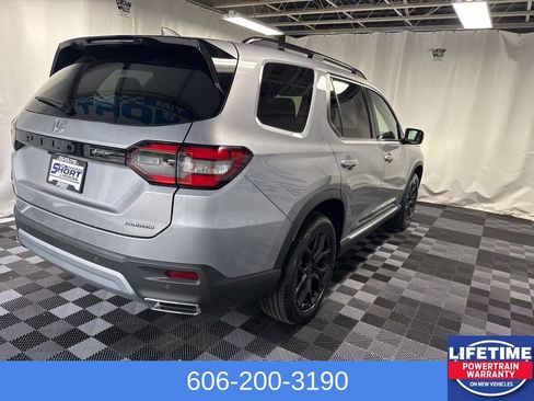 New 2025 Honda Pilot Touring image 7