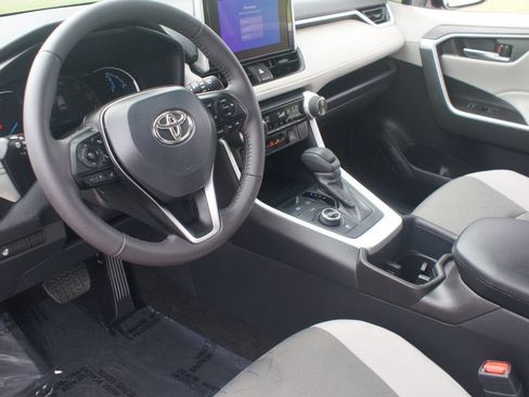 Used 2025 Toyota RAV4 XLE AWD/4WD image 14