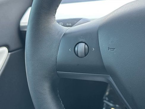 Used 2021 Tesla Model Y Long Range image 26