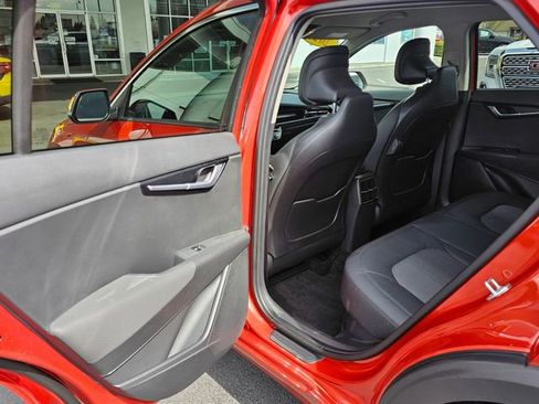 Certified 2023 Kia Niro EX image 17