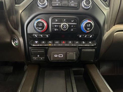 Used 2023 GMC Sierra 2500 Denali w/ Denali Black Diamond Edition AWD/4WD image 7