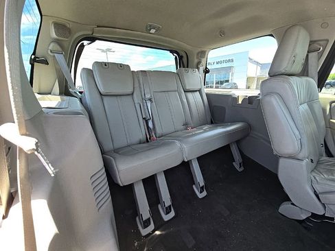 Used 2015 Lincoln Navigator 4WD image 38