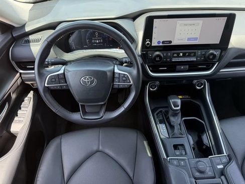 Used 2025 Toyota Grand Highlander AWD image 11