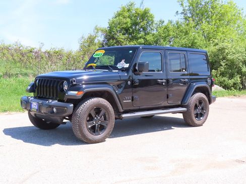 Used 2023 Jeep Wrangler Unlimited Sahara AWD/4WD image 22