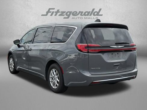 Used 2025 Chrysler Pacifica Select FWD image 4