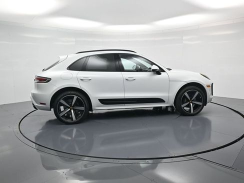 Certified 2026 Porsche Macan AWD/4WD image 31