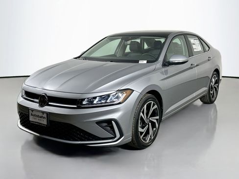 Certified 2025 Volkswagen Jetta SEL image 3