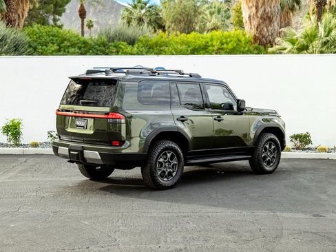 Used 2025 Lexus GX 550 image 2