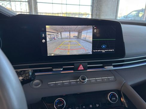 Used 2025 Hyundai Elantra SEL image 22