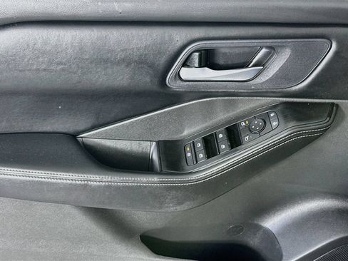 Used 2025 Nissan Rogue SV FWD image 22