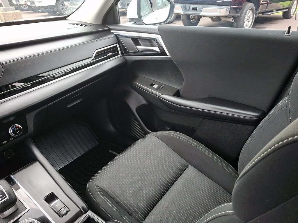 Used 2022 Mitsubishi Outlander ES AWD/4WD image 16