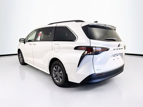 New 2026 Toyota Sienna XLE image 6