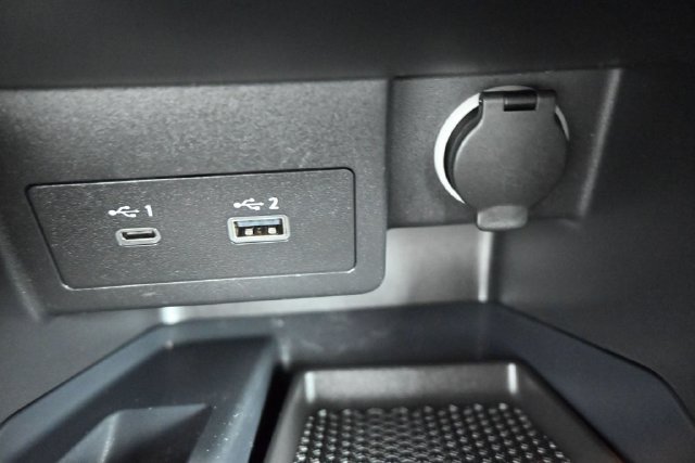 Used 2024 Nissan Kicks SR w/ SR Premium Package FWD image 31