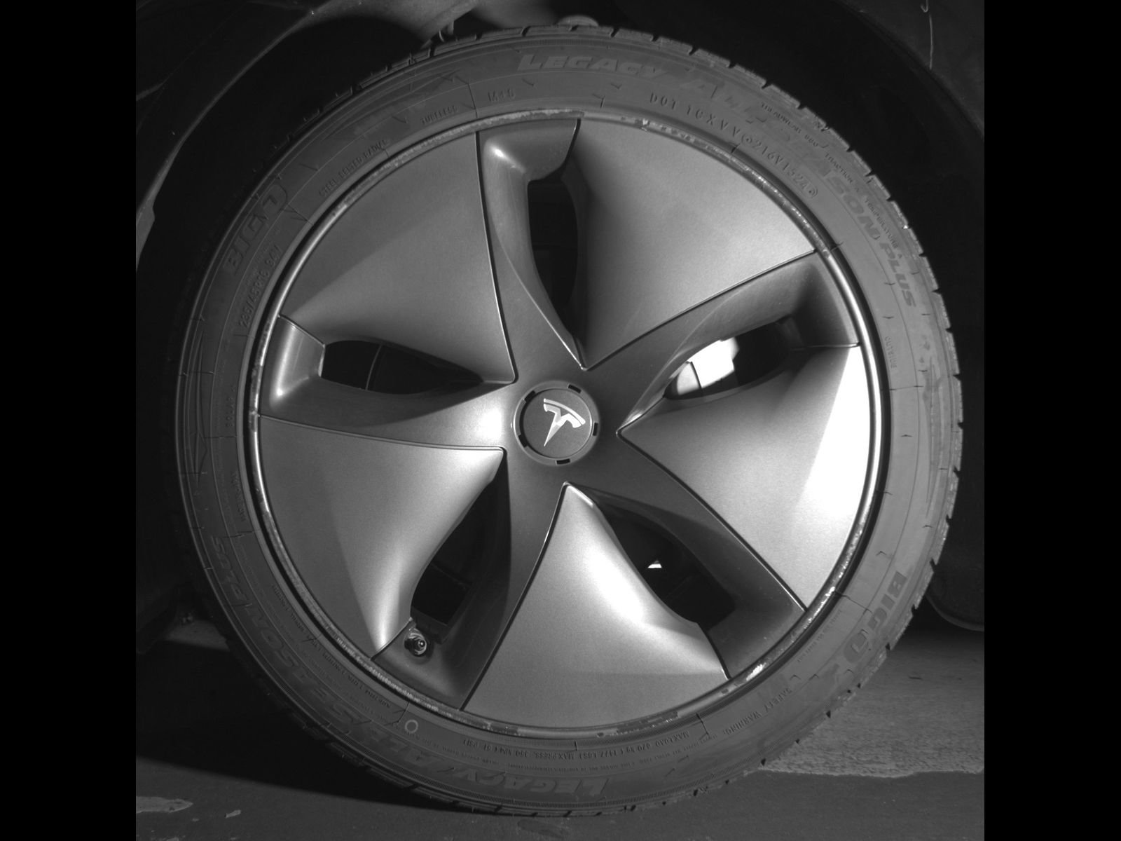 Used 2018 Tesla Model 3 Long Range RWD image 9