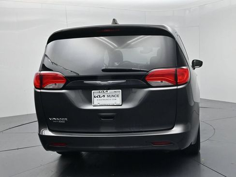 Used 2023 Chrysler Voyager LX FWD image 7