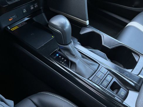 Used 2025 Toyota Camry SE image 34