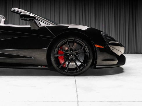 Used 2019 McLaren 570S Spider RWD image 27