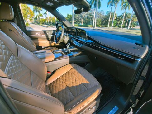 Used 2022 Cadillac Escalade ESV Premium Luxury image 42