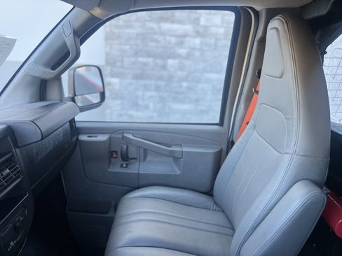 Used 2018 Chevrolet Express 2500 w/ Driver Convenience Package RWD image 8