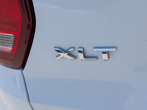 Used 2019 Ford Explorer XLT w/ Equipment Group 201A FWD image 9