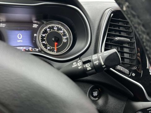 Used 2019 Jeep Cherokee Limited image 27