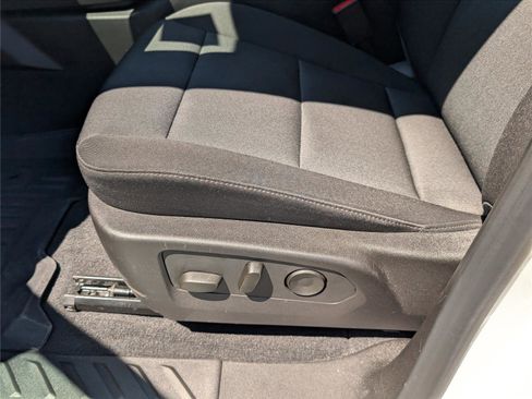 Used 2024 Chevrolet Colorado Trail Boss w/ Technology Package image 20