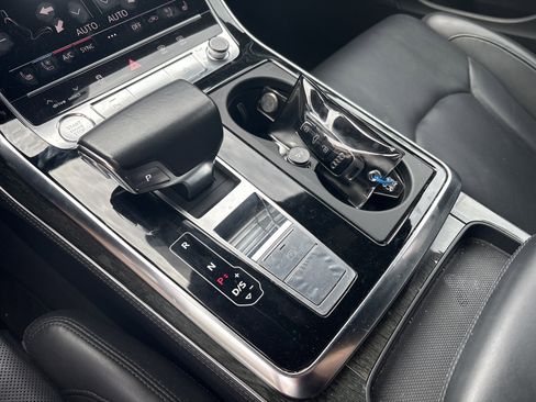 Used 2019 Audi Q8 Prestige w/ Luxury Package AWD/4WD image 26