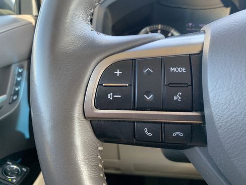 Used 2020 Lexus LX 570 4WD w/ 3rd Row & Luxury Pkg image 19