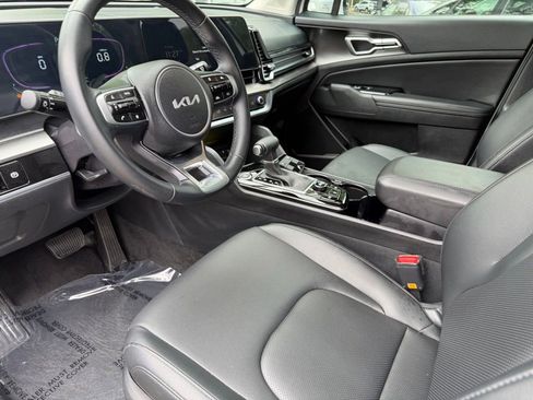 Used 2025 Kia Sportage EX FWD image 17