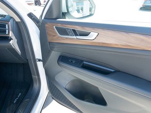 New 2026 Volkswagen Atlas SE FWD image 48
