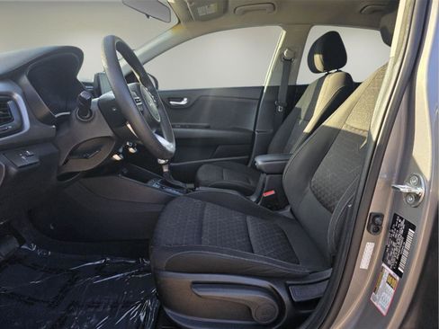 Used 2023 Kia Rio S image 3
