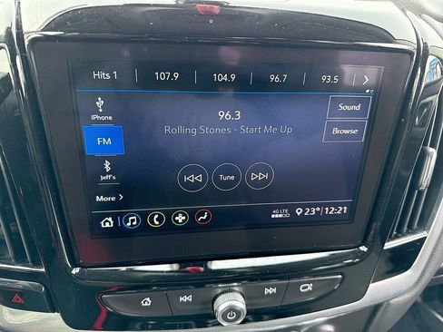 Used 2020 Chevrolet Traverse LT image 16