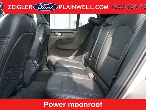 Used 2024 Volvo XC40 B5 Plus w/ Protection Package Premier AWD/4WD image 12
