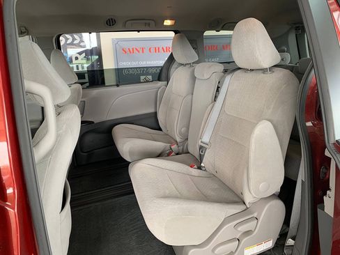 Used 2015 Toyota Sienna LE FWD image 11