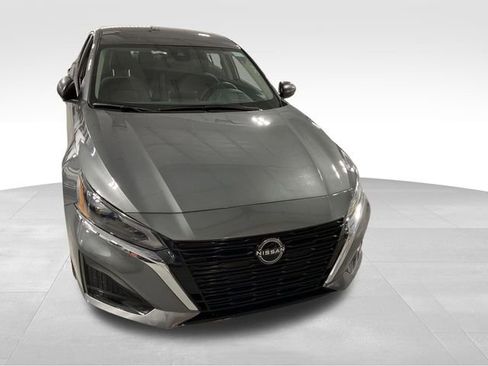 Used 2025 Nissan Altima 2.5 SV image 2