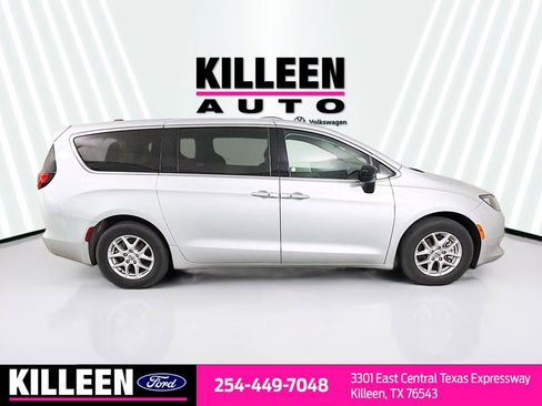 Used 2024 Chrysler Voyager LX FWD image 9