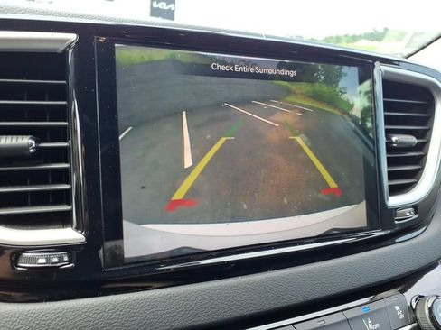 Used 2024 Chrysler Pacifica Touring-L FWD image 18
