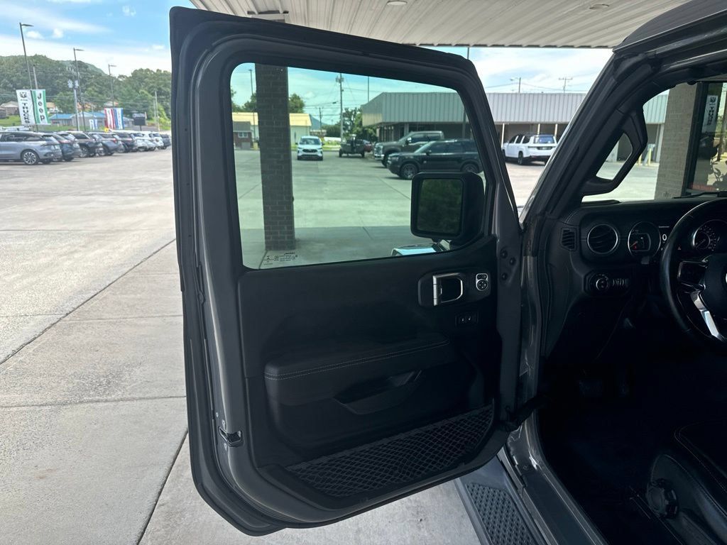 Used 2021 Jeep Gladiator Overland AWD/4WD image 14