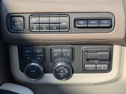 Used 2023 GMC Yukon Denali w/ Advanced Technology Package image 26