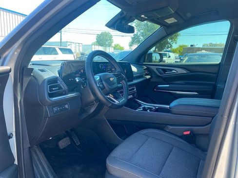 Used 2025 Chevrolet Traverse LT w/ Driver Confidence Package AWD/4WD image 10