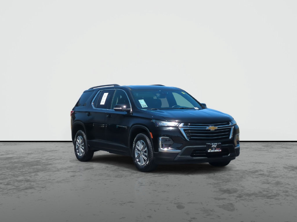 Used 2023 Chevrolet Traverse LT FWD image 2