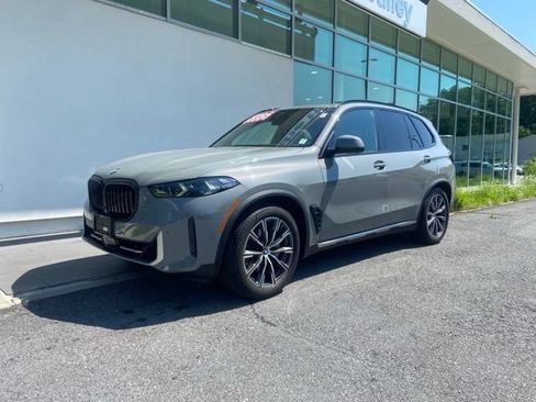 Used 2025 BMW X5 xDrive40i w/ Parking Assistance Package AWD/4WD image 3